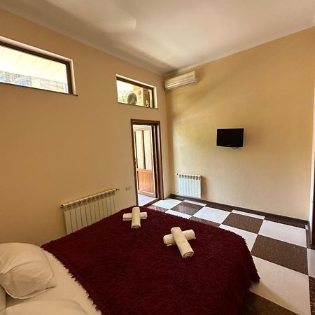 Royal Plus Hotel Jereván Kültér fotó