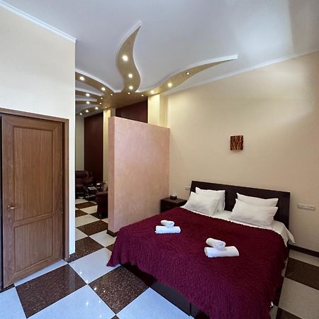 Royal Plus Hotel Jereván Kültér fotó