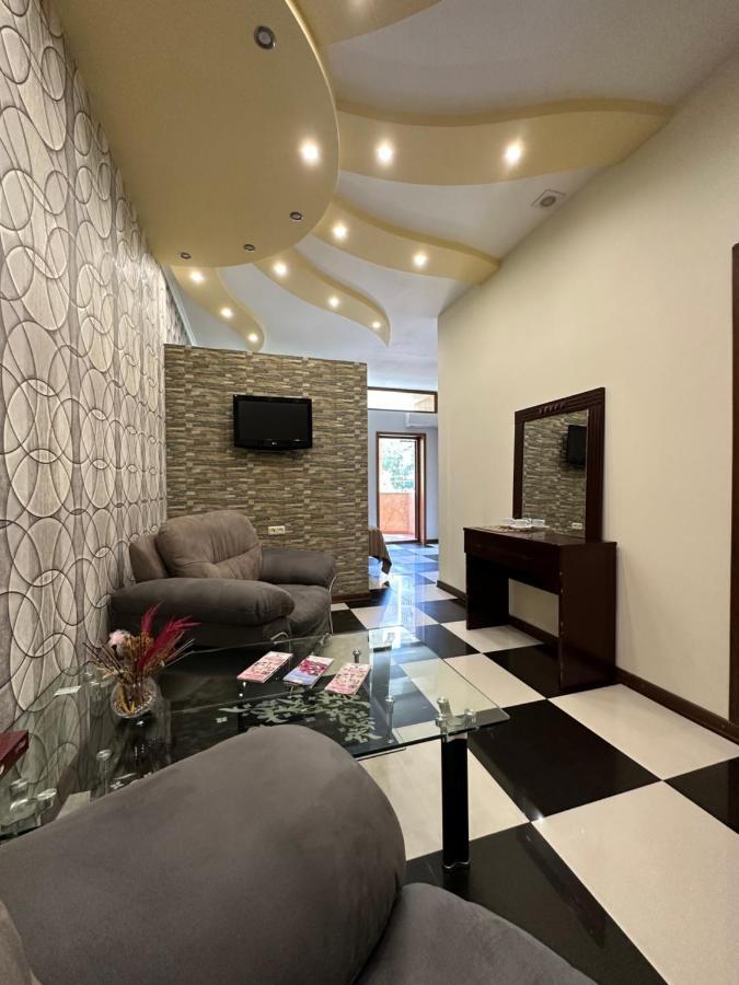 Royal Plus Hotel Jereván Kültér fotó