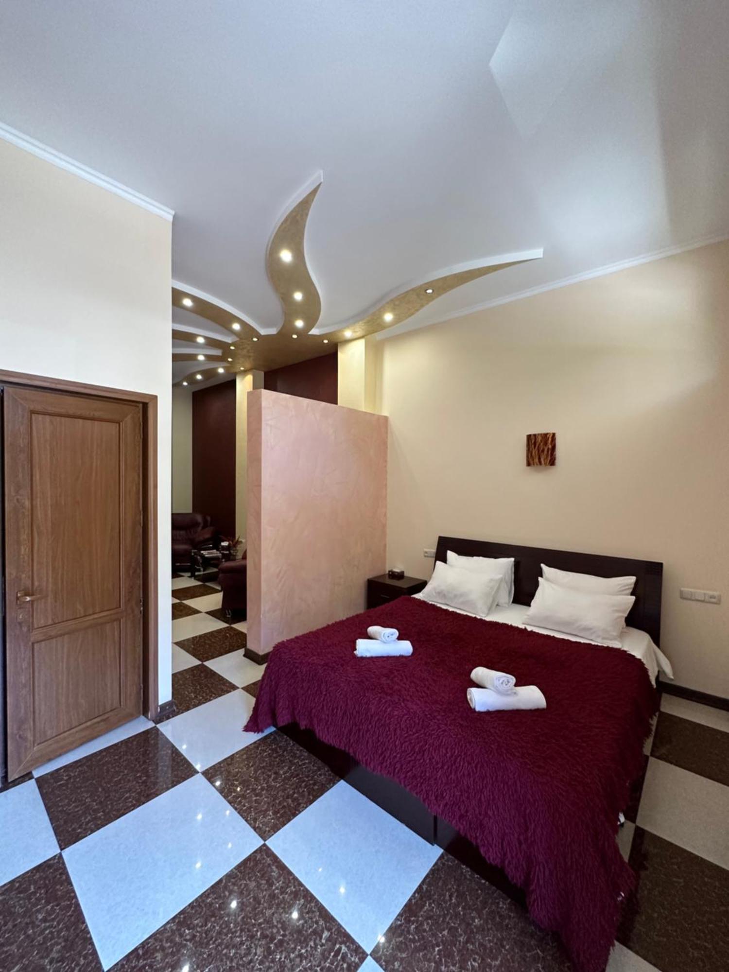Royal Plus Hotel Jereván Kültér fotó