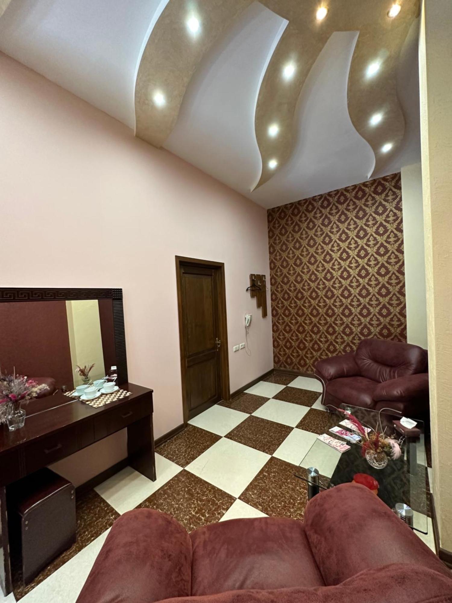 Royal Plus Hotel Jereván Kültér fotó