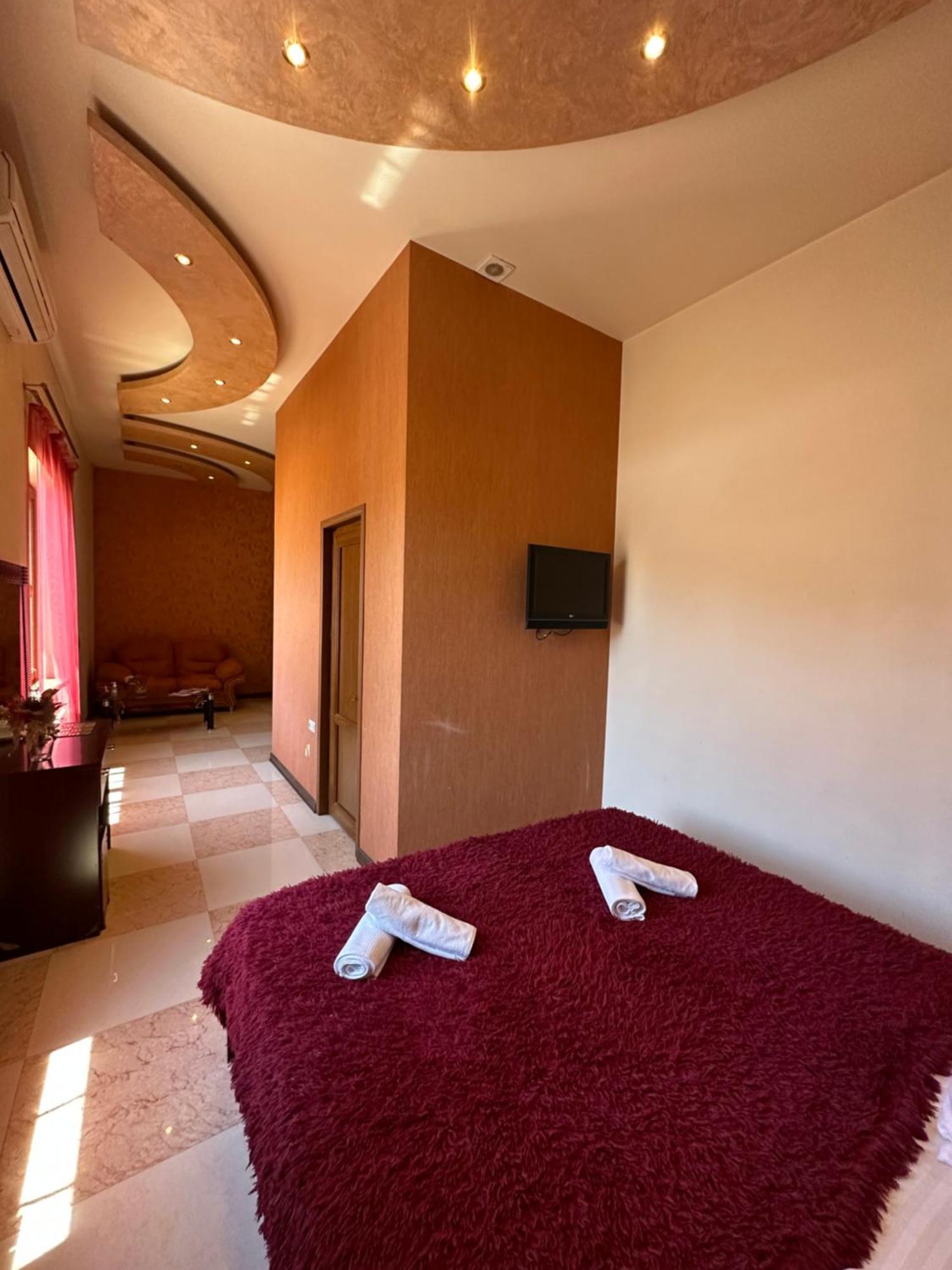 Royal Plus Hotel Jereván Kültér fotó
