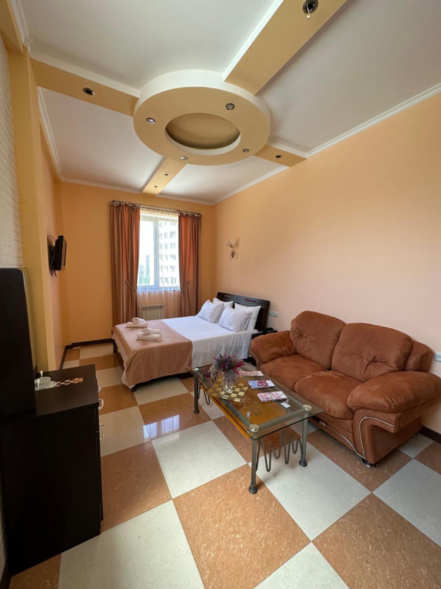 Royal Plus Hotel Jereván Kültér fotó
