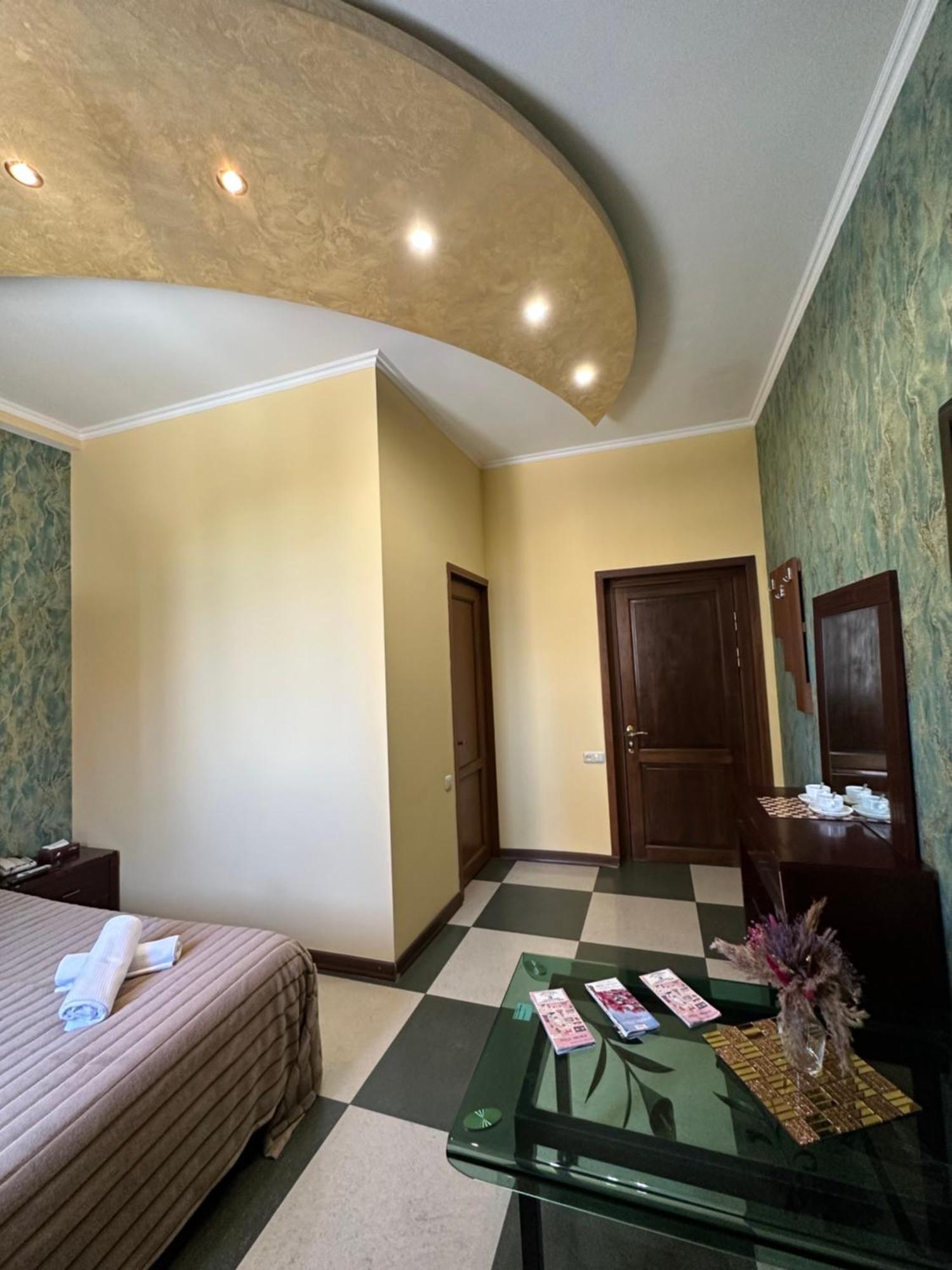 Royal Plus Hotel Jereván Kültér fotó