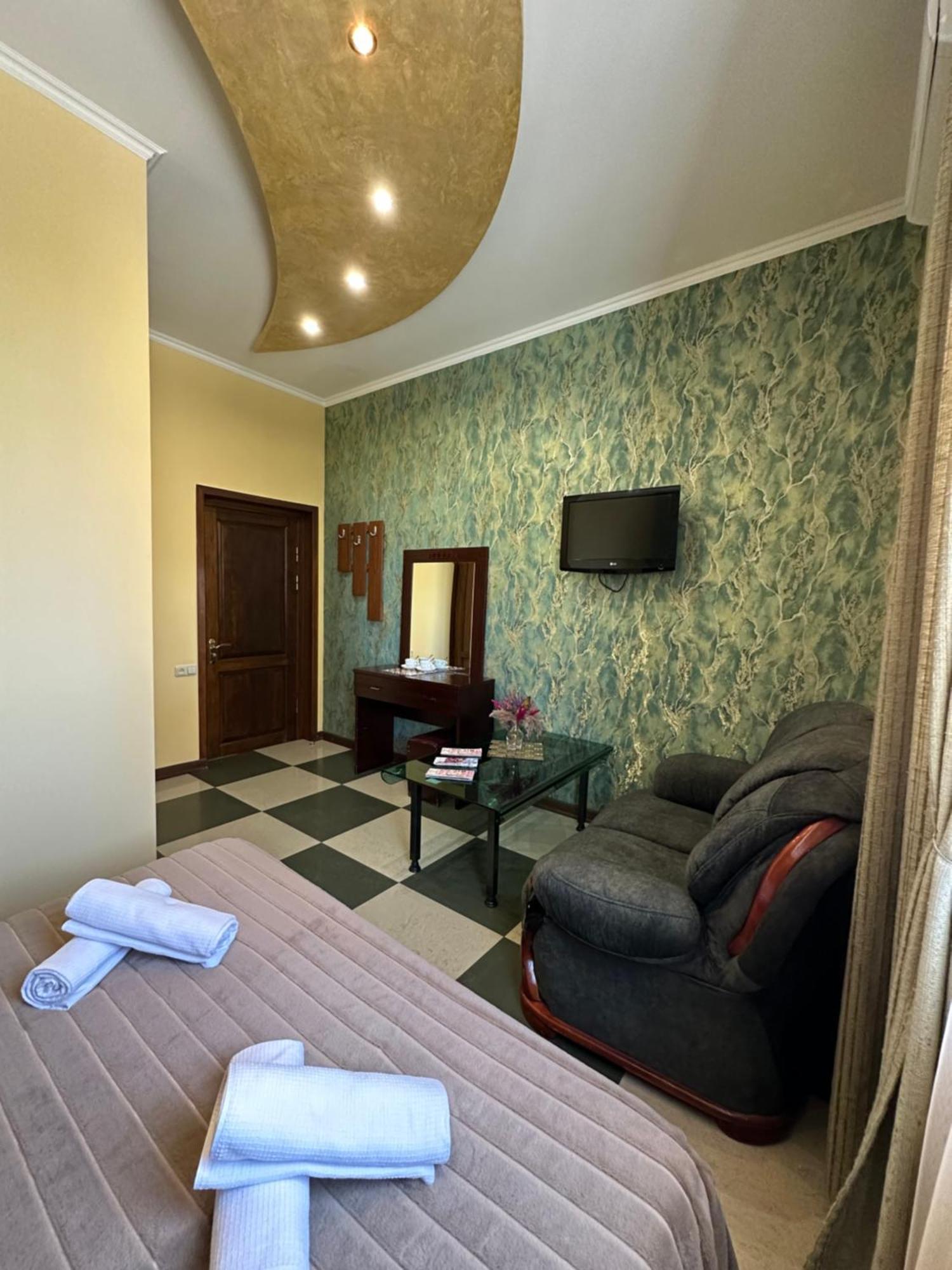 Royal Plus Hotel Jereván Kültér fotó